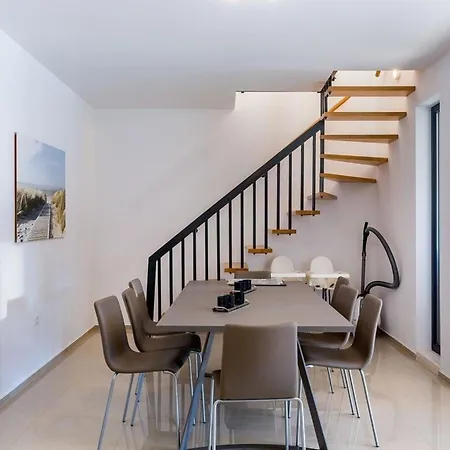 Lejlighed Ferienwohnung Fur 8 Personen Ca 120 Qm In Medulin, Istrien Sudkuste Von Istrien *
